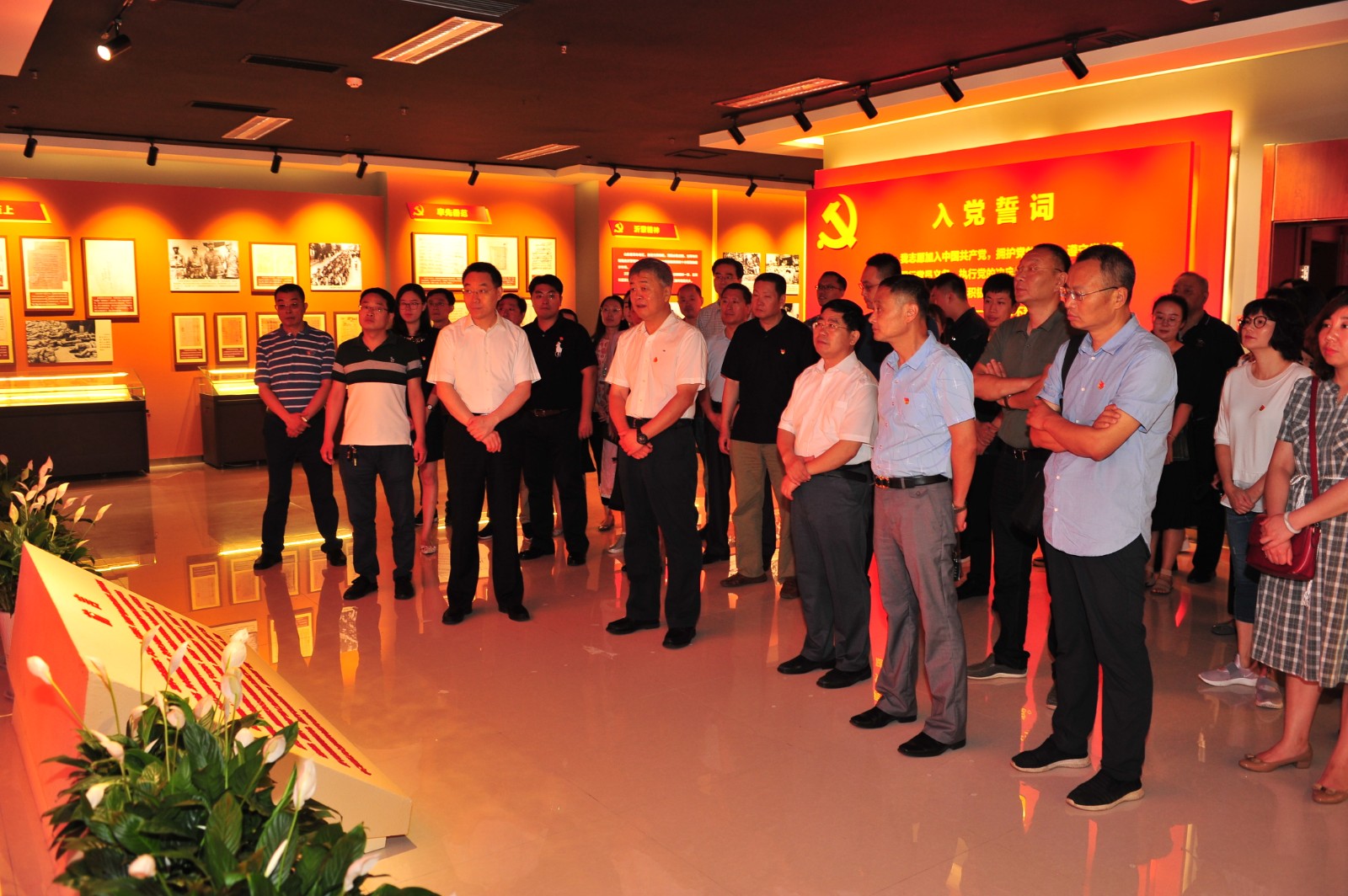 大发彩票平台
集团组织党员赴省档案馆参观“不忘初心、牢记使命”  主题教育档案文献展，开展革命传统教育